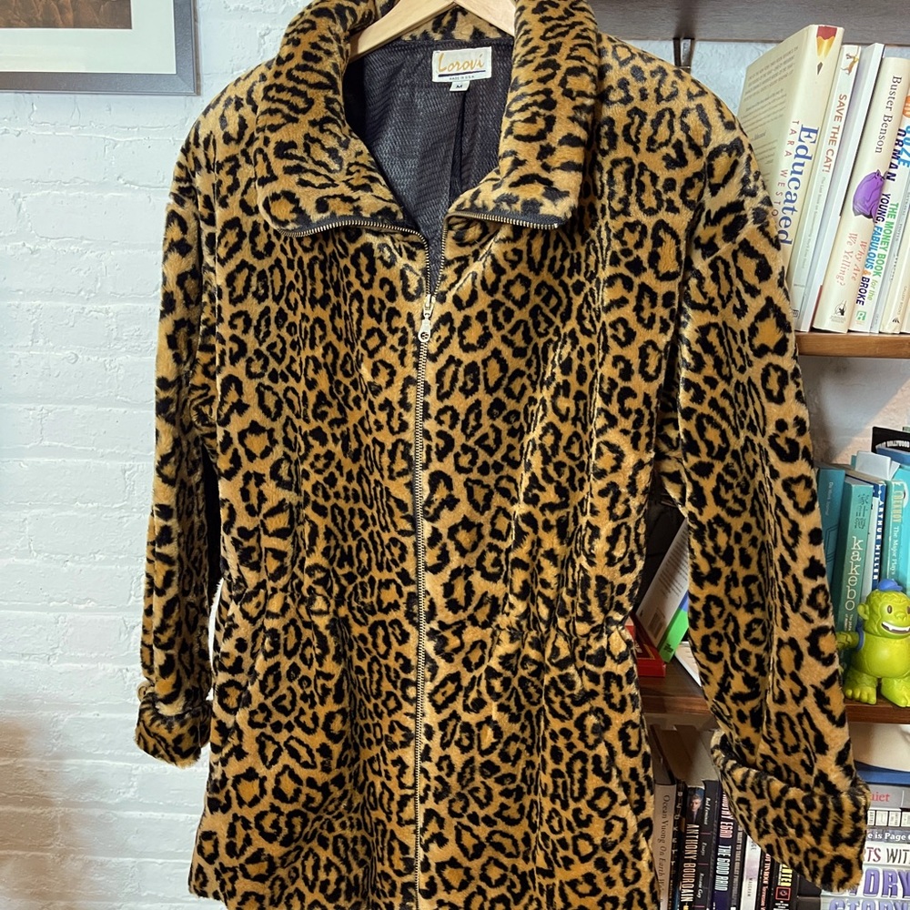 Lorovi Vintage Faux Leopard Print Fur Coat - size L